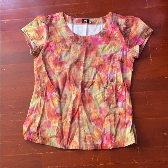 Floral top - Picture 2 of 3